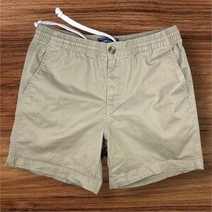 Crown & Ivy Men’s 5.5” Khaki Shorts. Small